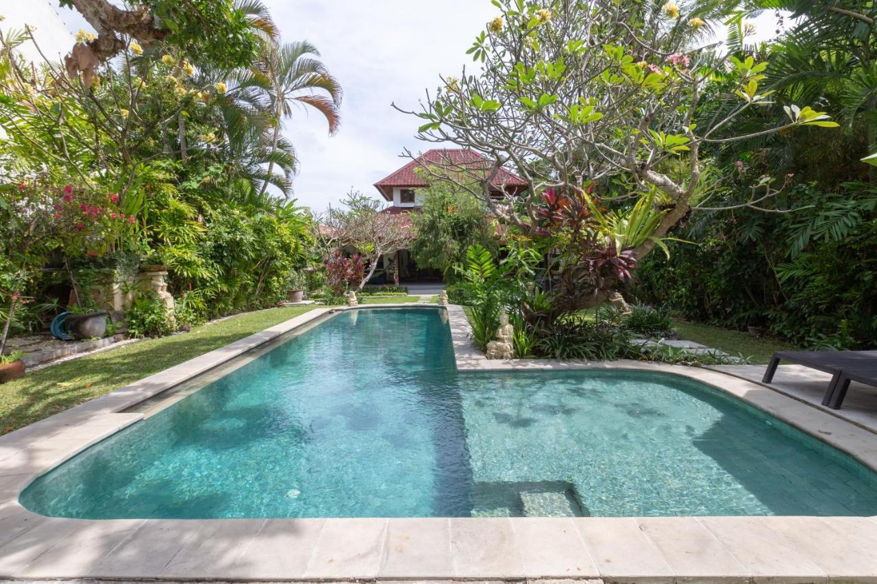 Villa Poppy Seminyak Exterior foto